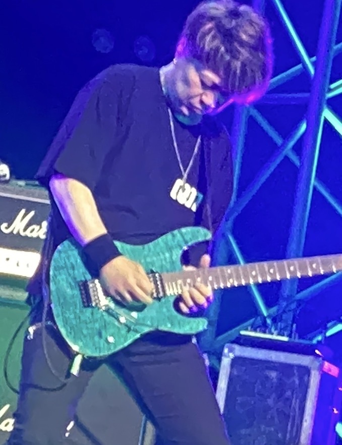 鍋嶋圭一/Guitar